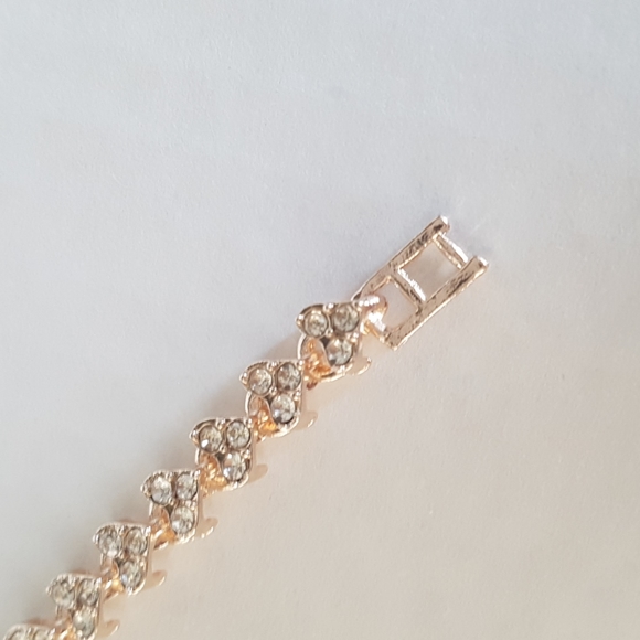 Cristal Gold Hearts Bracelet (7.5" Length) - Picture 8 of 10